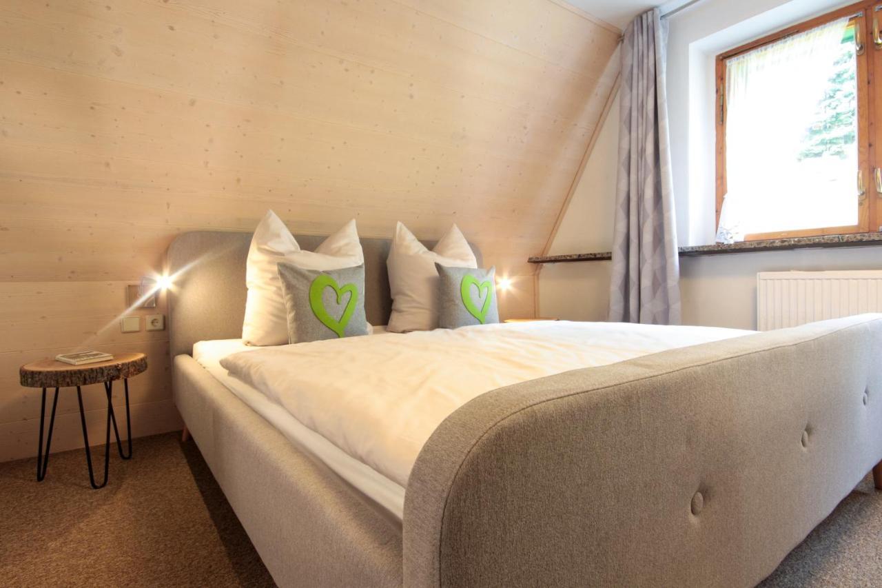 Haus Am Berg - Pension Direkt Am Skihang クロルト・オーバーヴィーゼンタール エクステリア 写真